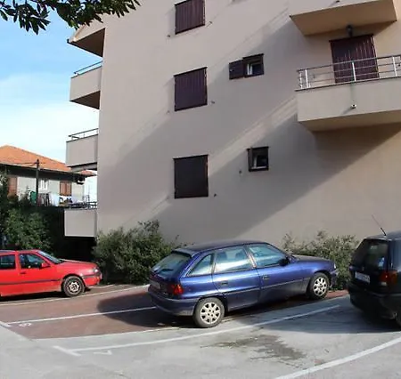 Lazaneo Apartment