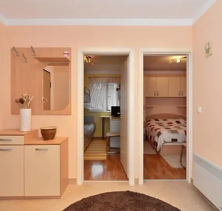 Lazaneo Apartment *