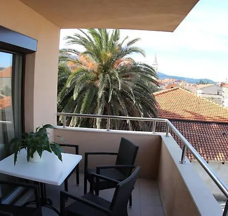Apartment Lazaneo