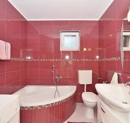 Lazaneo Apartment *